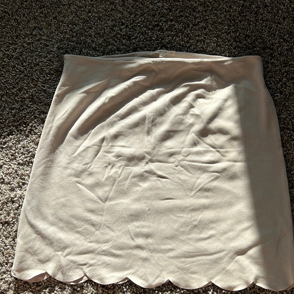 Beige scalloped edge skirt